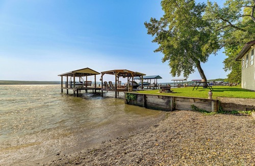 Town of Torrey Cottage | Seneca Lake House: Private Dock + Fire Pit!