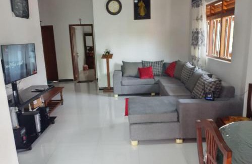 Kaduruduwa House | Affordable Family Stay at Senethaya Guest House