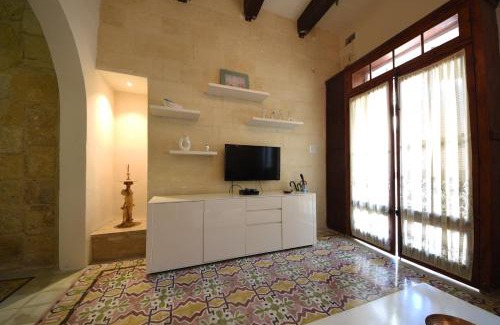 Senglea House | Charming Senglea Medieval House with Oceanfront Views