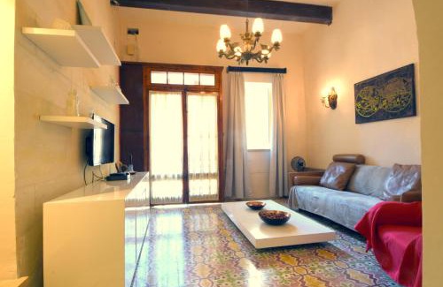 Senglea House | Charming Senglea Medieval House with Oceanfront Views