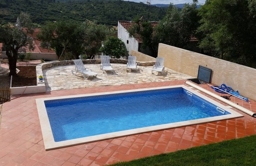 Nossa Senhora das Misericordias Villa | Relaxing Senhora da Graça House with Pool near Fatima