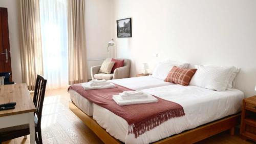 Gaviao House | Family-Friendly Stay at Senhora da Praça - Rated 10/10!
