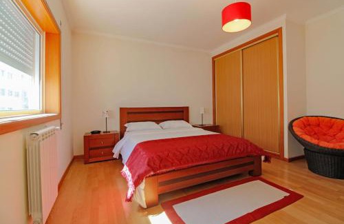 Darque Apartment | Family-Friendly Senhora das Areias Apt Steps from Cabedelo Beach