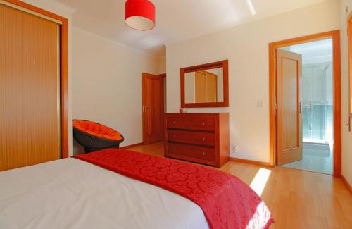 Darque Apartment | Family-Friendly Senhora das Areias Apt Steps from Cabedelo Beach
