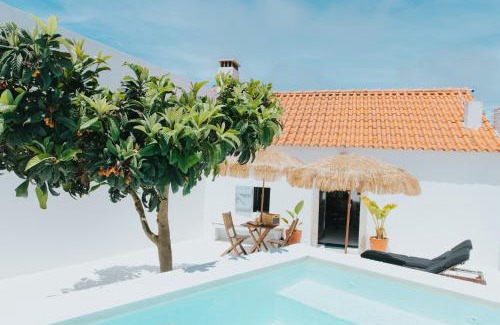Pinheirinhos House | Relax at Senhora do Cabo Meco Homy Holidays with Ocean Views