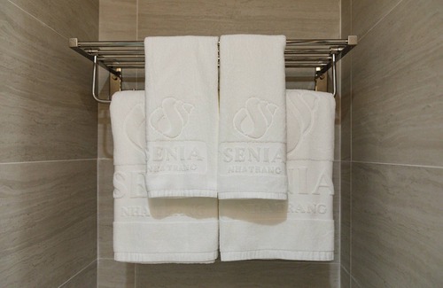 Vinh Hai Hotel | Discover Senia Hotel: Family-Friendly with Pool and Spa