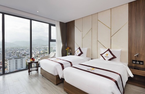 Vinh Hai Hotel | Discover Senia Hotel: Family-Friendly with Pool and Spa