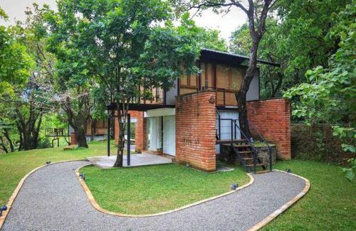 Imbulpe Hotel | Experience Sennya Resorts: 5-Star Stay with Pool & Dining