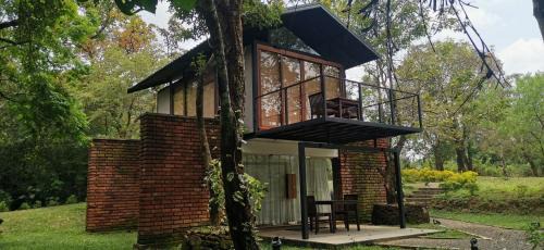 Imbulpe Hotel | Experience Sennya Resorts: 5-Star Stay with Pool & Dining
