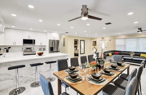 Hollywood Hills Villa | Magnificent 5BR Villa with Heated Pool near Hard Rock