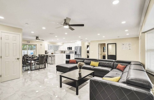 Hollywood Hills Villa | Magnificent 5BR Villa with Heated Pool near Hard Rock