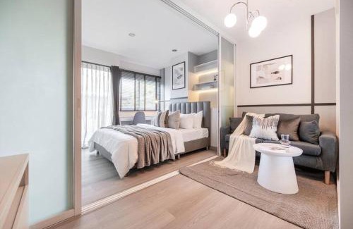 Mueang Samut Prakan District Apartment | Discover Comfort at Sense of London BTS Baring Hotel