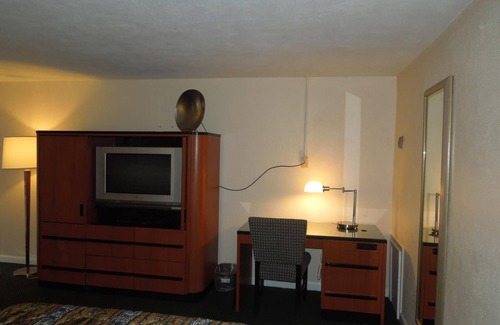 Cheyney Hotel | Budget-Friendly Stay at Sentinel Motel with Family Amenities