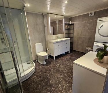 Lyngdal Apartment | Pet-Friendly Sentral Enebolig in Lyngdal Awaits You