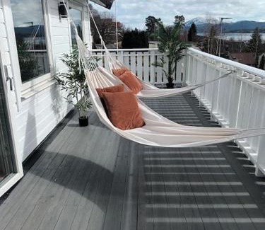 Molde Apartment | Prime Location Near City Amenities and Family-Friendly Stays