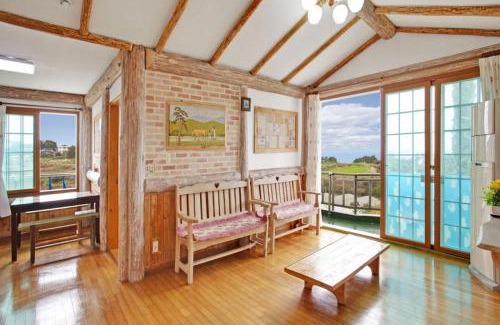 Jungmun Resort | Top-rated Seogwipo Resort with Pool and Hot Tub Access