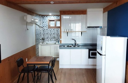 Pyoseon House | Eco-Friendly Stay at Seogwipo Hayanunduk Pension - 10/10