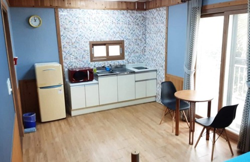 Pyoseon House | Eco-Friendly Stay at Seogwipo Hayanunduk Pension - 10/10