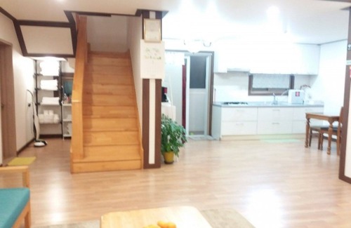 Daecheon-dong House | Eco-Friendly Stay at Seogwipo Joeun House Pensio