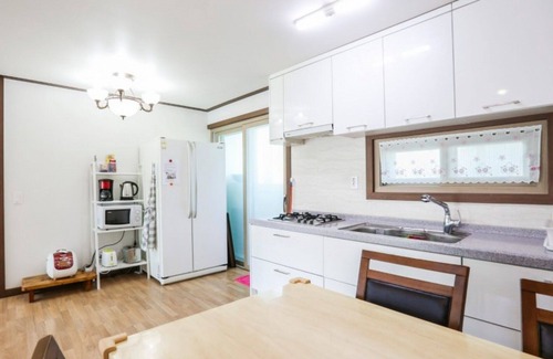 Daecheon-dong House | Eco-Friendly Stay at Seogwipo Joeun House Pensio