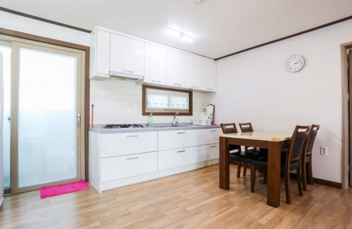 Daecheon-dong House | Eco-Friendly Stay at Seogwipo Joeun House Pensio
