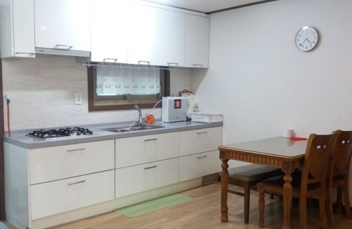 Daecheon-dong House | Eco-Friendly Stay at Seogwipo Joeun House Pensio