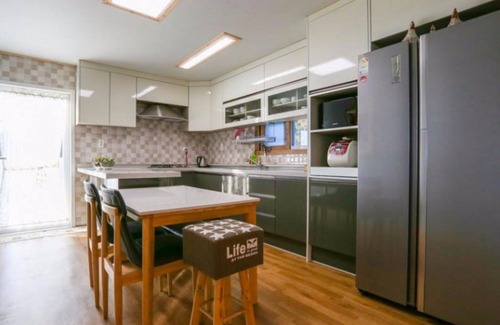 Jungmun House | Eco-Friendly Stay at Seogwipo Jungmun Yechon Pension