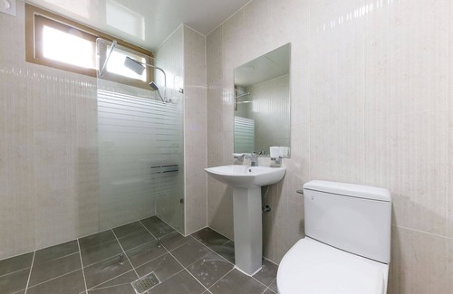 Seosan Hotel | Eco-Friendly Comfort at Seosan Byeolbam with Breakfast