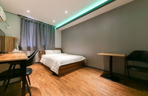 Seosan Hotel | Eco-Friendly Comfort at Seosan Byeolbam with Breakfast