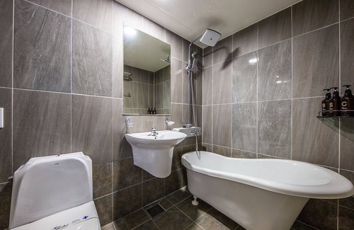 Seosan Hotel | Eco-Friendly Seosan Sea Self Check-in Hotel with Hot Tub