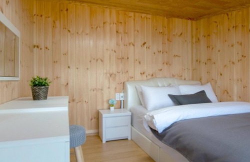 Seosan House | Eco-Friendly Seosan Woongdo Story Pension - Rated 10/10!