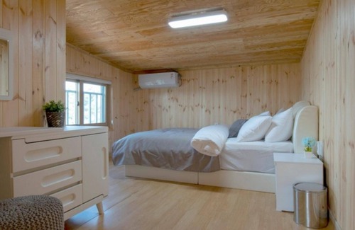 Seosan House | Eco-Friendly Seosan Woongdo Story Pension - Rated 10/10!