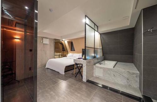 Bongcheon-dong Hotel | Eco-Friendly Stay at Seoul National Univ Stn 54beonga