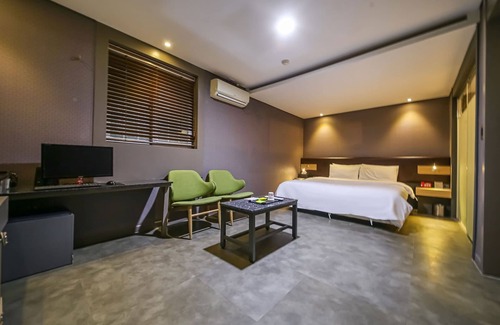 Bongcheon-dong Hotel | Eco-Friendly Stay Near Seoul National University