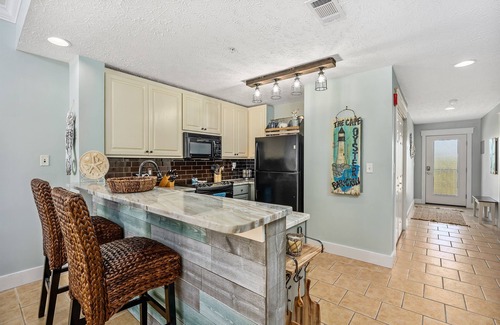 Mexico Beach Condo | Unwind in Oceanview Condo with Pool, Hot Tub & Spa