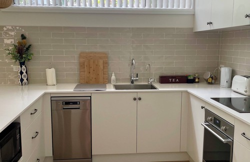 Normanhurst Cottage | Newly Built 2-Bedroom Dwelling with Family-Friendly Amenities