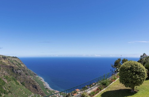 Ponta do Sol Apartment | Family House Retreat with Private Pool & Ocean Views