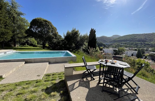 Lodeve Apartment | Relaxing Villa Apartments with Pool and Lake View