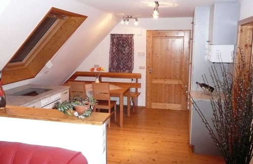 Bodnegg House | Cozy Cottage for 2 with Ocean View & Child-Friendly Amenities