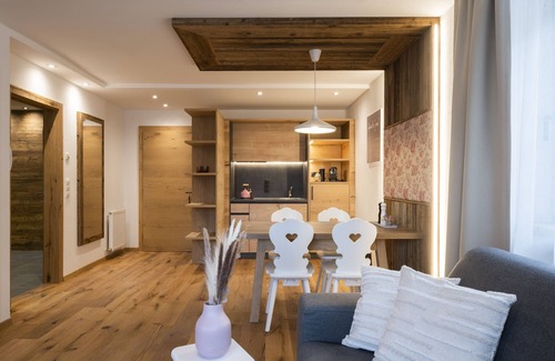 Neustift Im Stubaital Apartment | Discover Sepp & Hanni's: Pet-Friendly Suites with Spa