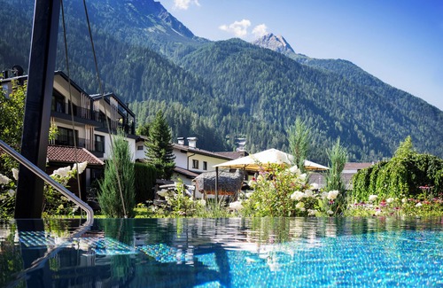 Neustift Im Stubaital Apartment | Discover Sepp & Hanni's: Pet-Friendly Suites with Spa