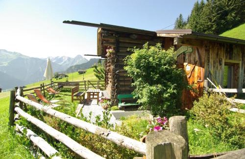 Hippach House | Pet-Friendly Sepplhütte with Oceanfront Views