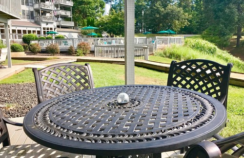 North Shore Condo | Bernards Landing 2B: Prime Location by the Pool & Spa