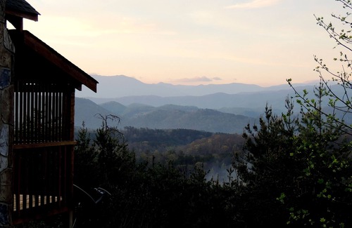 Sevierville Cabin | Experience Elegance at Stairway to Heaven with Spa & Views