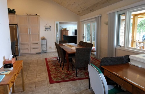 Ellsworth House | Modern Beachfront Retreat with Ocean Views & Pet Friendly
