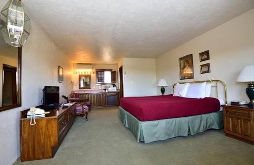 Sequim Hotel | Family-Friendly Stay at Sequim West Inn - Rated 7.9/10