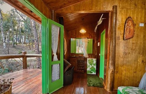 Bueno Brandao Cabin | Magical Sequoia Treehouse: Rated 9.9, Pet-Friendly Oasis