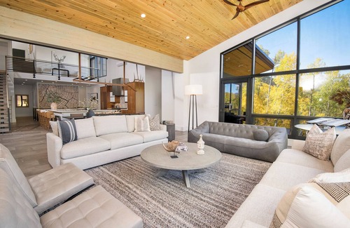 Highland Meadows House | Sequoia Chalet | Unique Amenities for an Unforgettable Stay