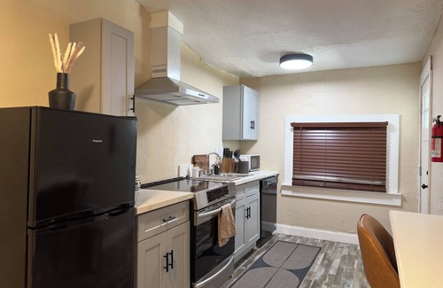 Visalia Apartment | Sequoia Escape 3BR Home w/King Bed & In-Unit Laundry