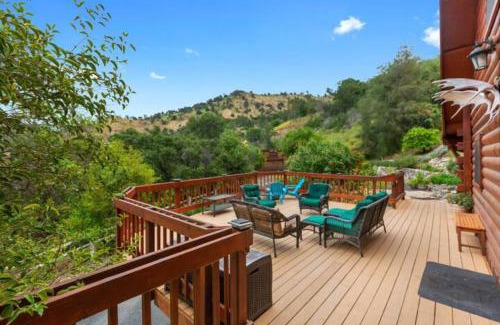 Three Rivers House | Sequoia Lookout Lodge: Family-Friendly Retreat with Kitchen